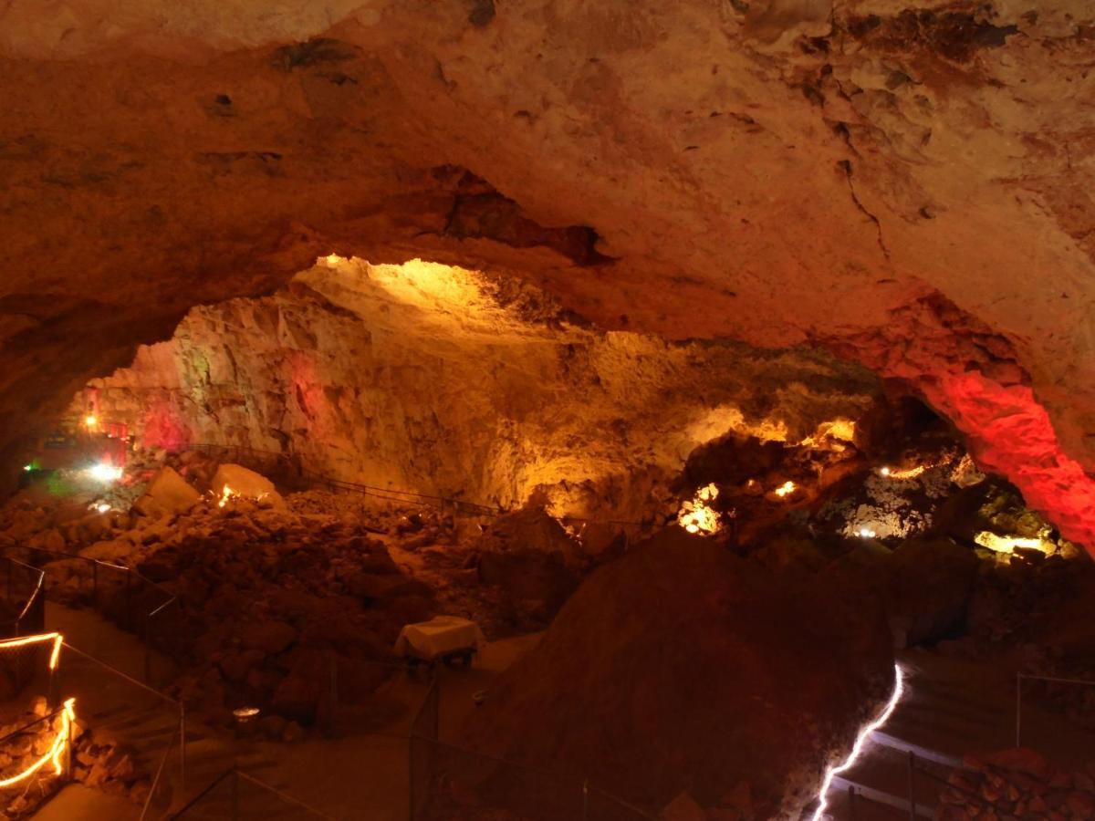 Grand Canyon Caverns Inn Peach Springs Eksteriør bilde