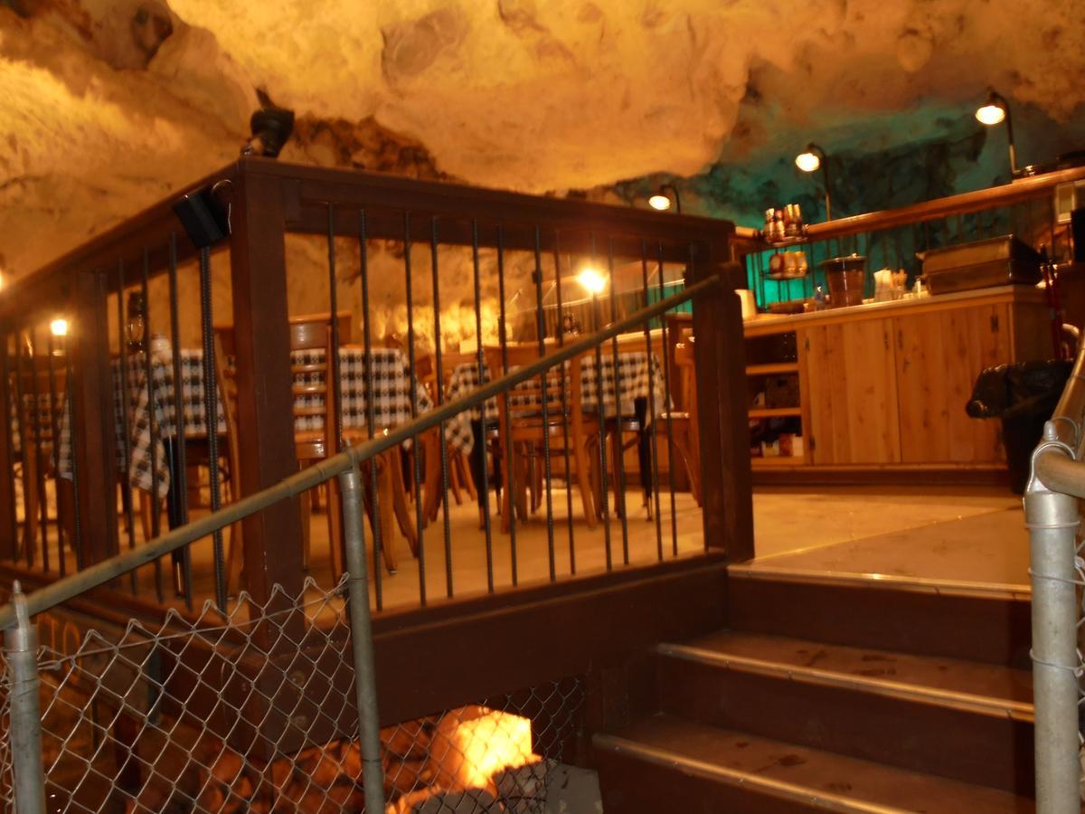 Grand Canyon Caverns Inn Peach Springs Eksteriør bilde