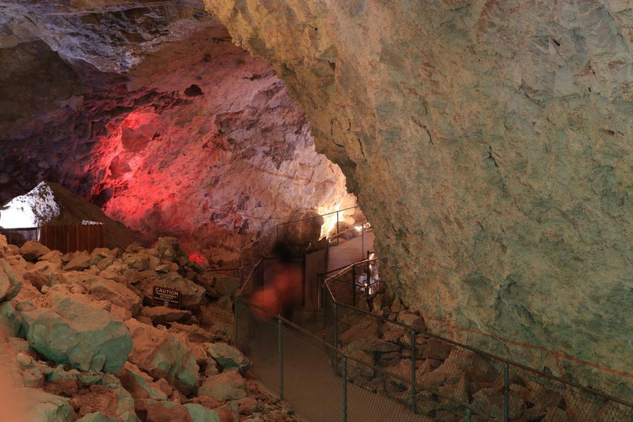 Grand Canyon Caverns Inn Peach Springs Eksteriør bilde