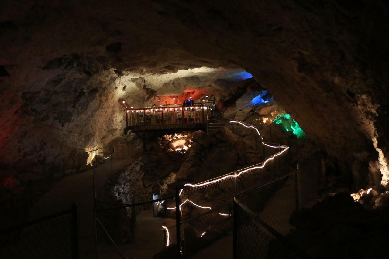 Grand Canyon Caverns Inn Peach Springs Eksteriør bilde